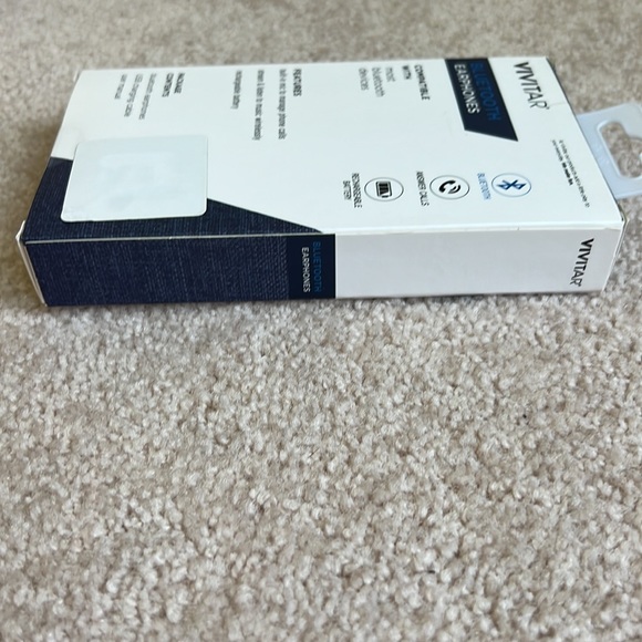 🌟Host Pick🌟 Vivitar Navy Blue Bluetooth Earphones - Picture 6 of 8